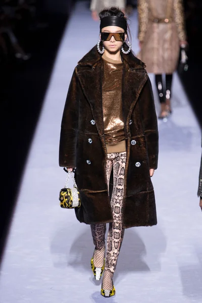 Look 11